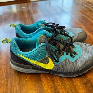 Nike Men’s Teal & Yellow Athletic Training Shoes